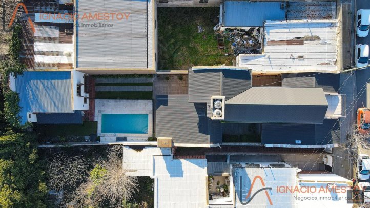 Casa en Venta Santamerina al 100, 310m², 4 dorm, 4 baños, 2 cocheras