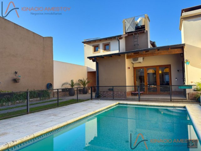 Casa en Venta Santamerina al 100, 310m², 4 dorm, 4 baños, 2 cocheras