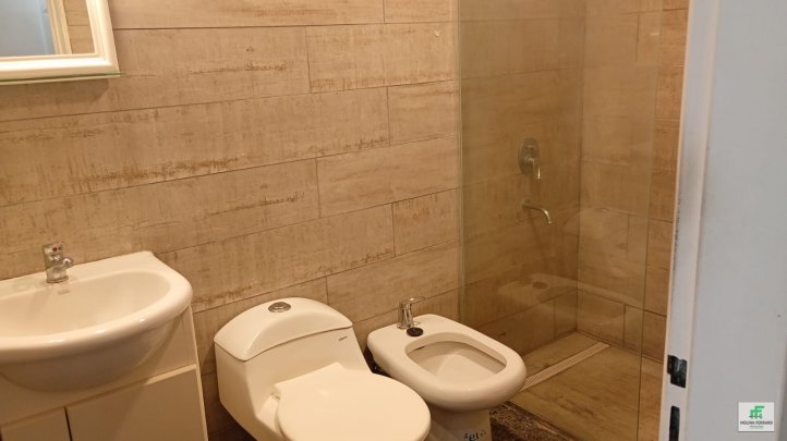 Casa 2 dorm, 70m² con cochera — Barrio Cucú