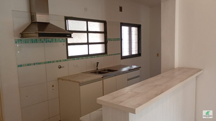 Casa 2 dorm, 70m² con cochera — Barrio Cucú