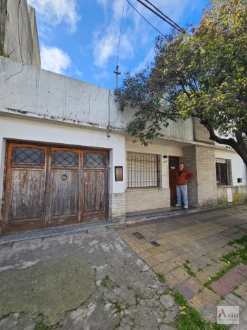 LOTE CON CASA A DEMOLER SOBRE CALLE ROCA