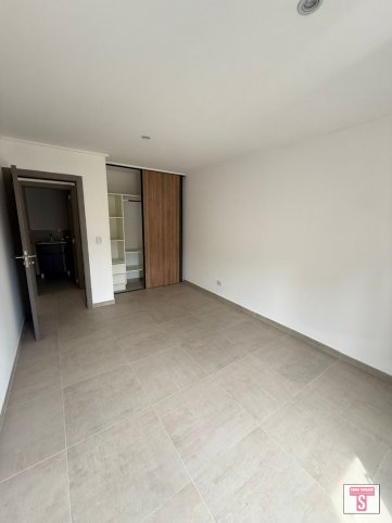 Depto en Venta 1 dorm, 50m², 2° piso, con cochera — 4 de abril