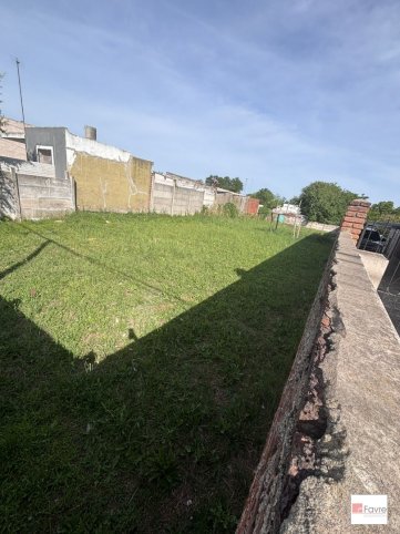 Lote en venta 10x43.3 mts, Lavalle 945
