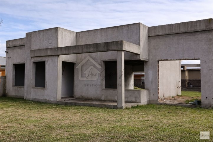 Casa en venta a terminar, 157m², 2 dorm, 2 baños, garage — Barrio GR