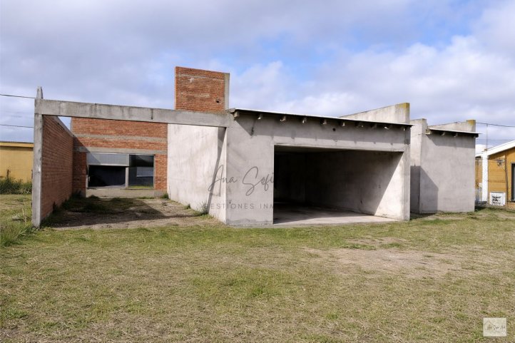Casa en venta a terminar, 157m², 2 dorm, 2 baños, garage — Barrio GR