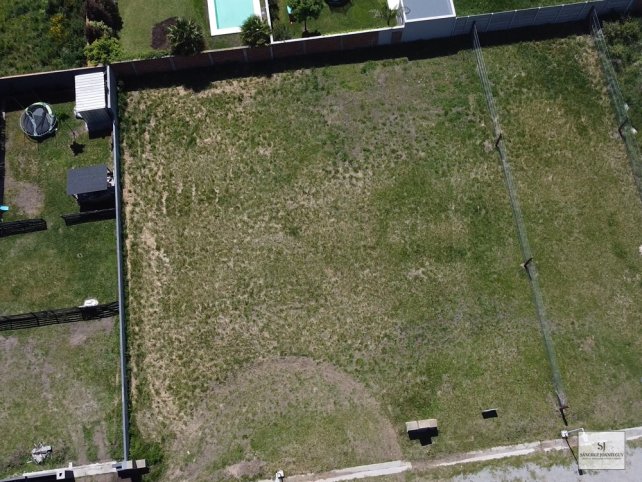Lote en Venta 10x31.10 mts en Condominio — Calle Caseros