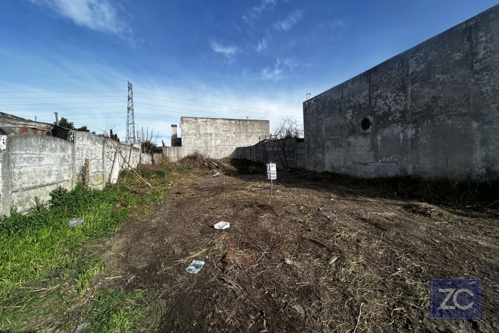 Lote en Venta 288m² en Villa Aguirre, ideal para comercios