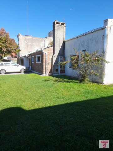 Casa 2 dorm, amplia sobre lote — Aeronautica Argentina