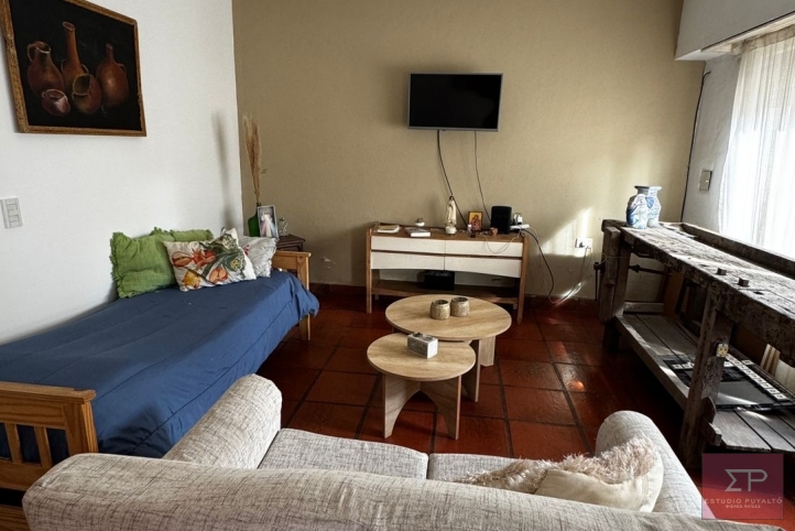 Casa 2 dorm, 87m² semi céntrica con patio