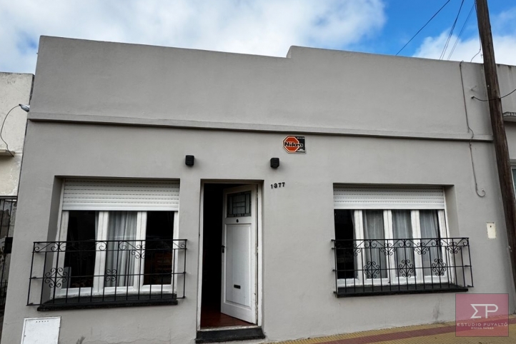 Casa 2 dorm, 87m² semi céntrica con patio