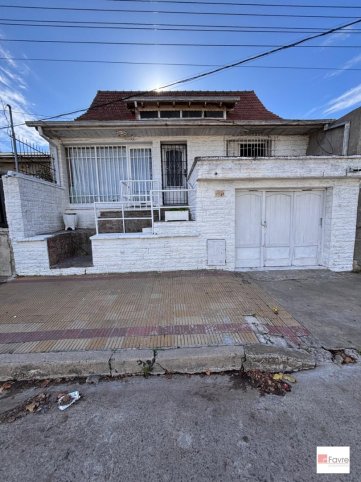 Casa en venta Godoy Cruz 23, 120m², 2 dorm, 1 baño, con garage