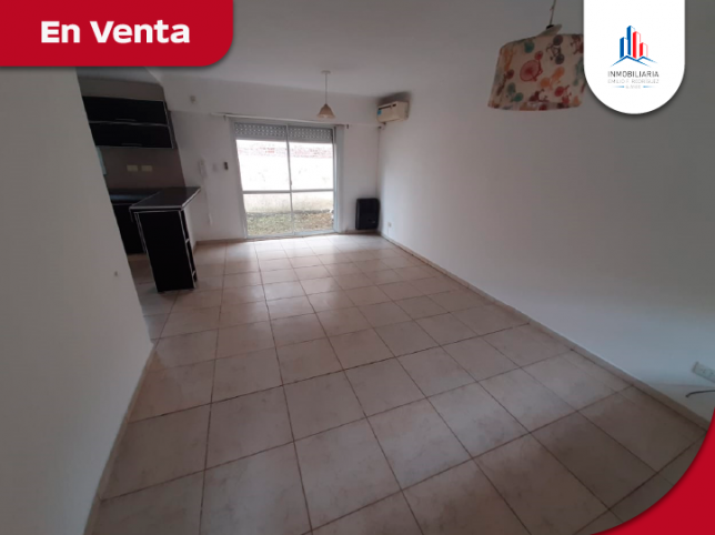 Casa 2 dorm, 1 baño, entrada vehicular — Paraguay 200