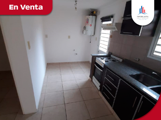 Casa 2 dorm, 1 baño, entrada vehicular — Paraguay 200