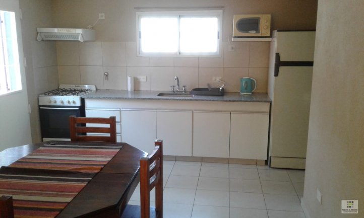 Casa 1 dorm con entrada de auto — Colombia y Las Malvinas
