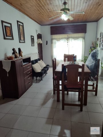 Casa 2 dorm, buen estado, entrada para vehículos — Juárez 1675