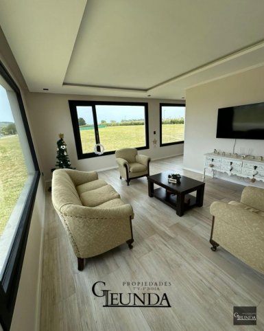 Casa 3 dorm, 290m² en Club de Campo La Vaguada
