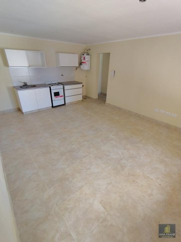 Depto 1 dorm, planta baja, 4 años, con cochera — Pellegrini