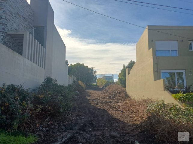 Lote en venta 649m² en San Gabriel y Brivio, zona del lago