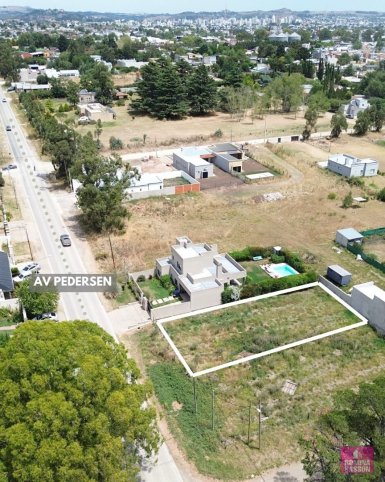 Lote en Venta sobre Avenida Pedersen 350m²