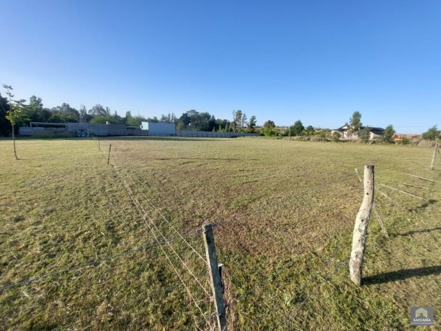 Lote en venta de 2323m² en Zona La Elena