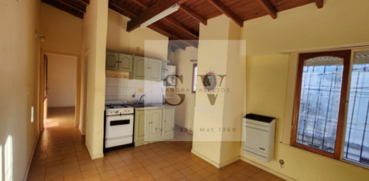 Depto de 1 dormitorio con placard, 70m² — 1er piso