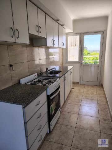 Depto 1 dorm, 48m² con cochera — Quintana 825