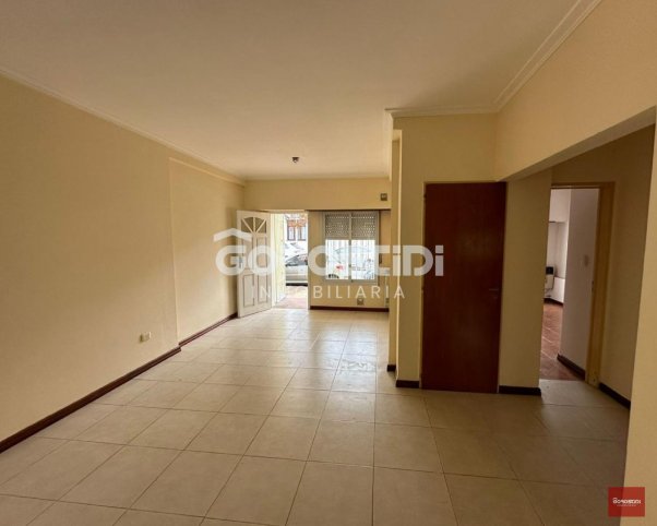 Depto 2 dorm, 1 baño, planta baja, Mitre 100