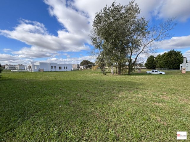 Lote en barrio cerrado La Mata de 1287m²