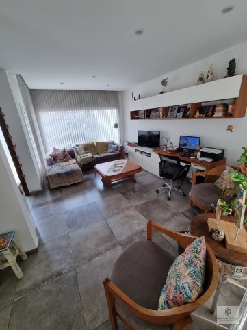 Casa en Lobería 1664, 275m², 3 dorm, 3 baños, garage, piscina climatizada