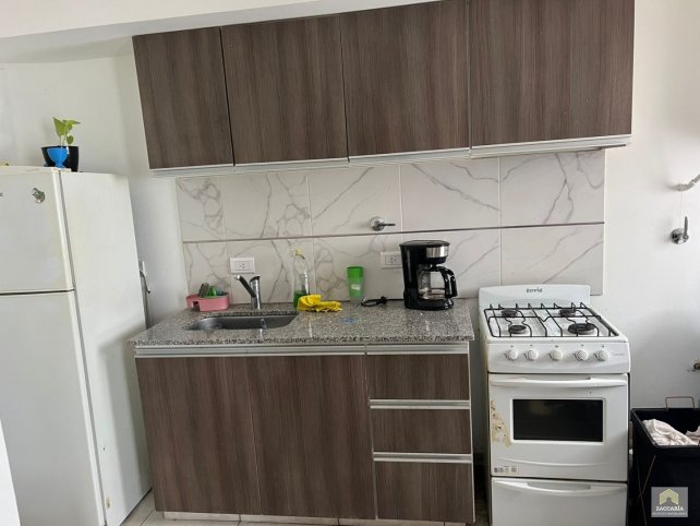 Depto en Venta 1 dorm, 49m² con cochera — 4 de abril 500