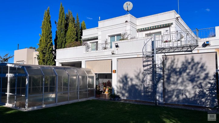 Casa en Venta en Barrio La Rosa, 4 dorm, 4 baños, 405m²