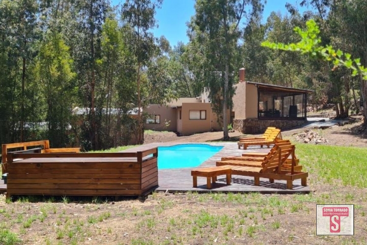 Casa 5 dorm, 11000m² en Barrio De la Rosa (Uncas)