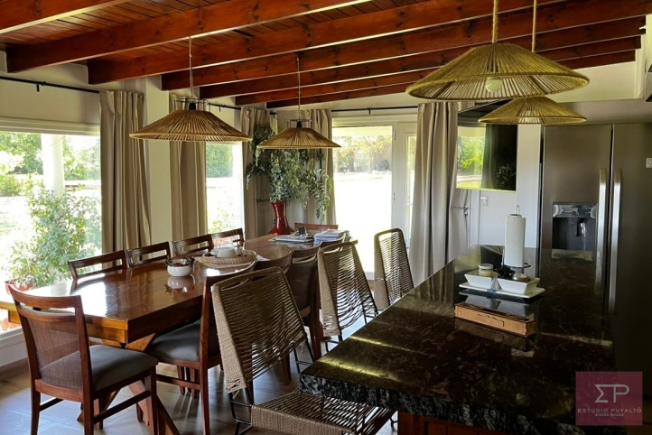 Casa 4 dorm, 500m² en Don Bosco con pileta y quincho