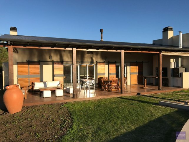 Quinta en venta 2 dorm, 75m² con piscina — Zona Club Banco Provincia