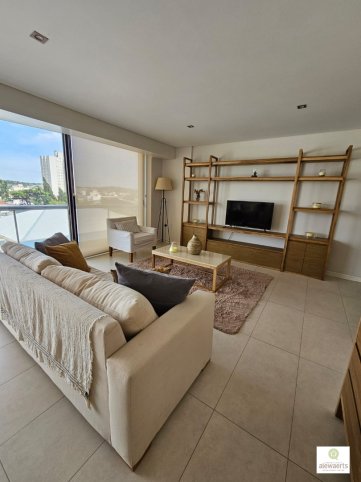 Depto 4 amb, 150m² con 2 cocheras — Centro