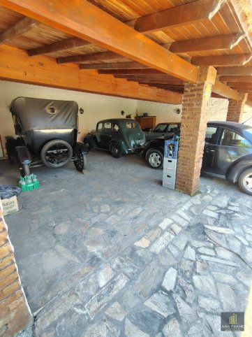 Casa 4 dorm, 375m² en Av. Marconi — Gran superficie