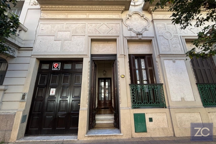 Casa en venta en pleno centro - Yrigoyen al 600