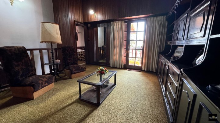 Casa 3 dorm, 2 baños, con pileta y garage para 2 vehículos