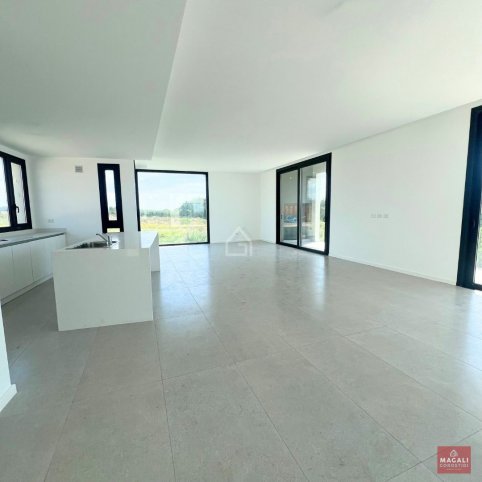 Casa 3 dorm, 230m² a estrenar en Valle Escondido