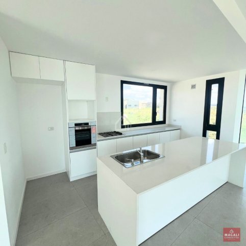 Casa 3 dorm, 230m² a estrenar en Valle Escondido