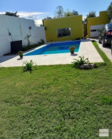 Casa en Venta Larrea y Bolivar, 100m², 2 dorm, 1 baño, 3 coch.