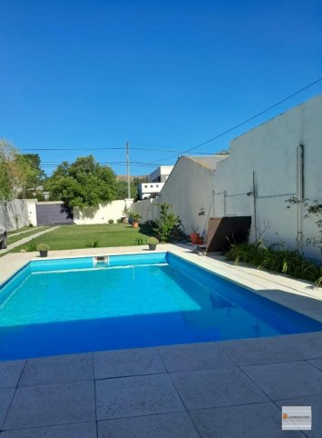 Casa en Venta Larrea y Bolivar, 100m², 2 dorm, 1 baño, 3 coch.