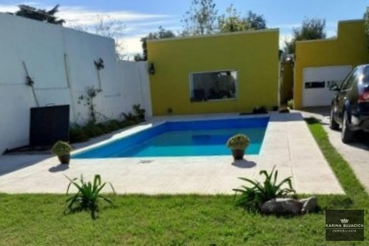 Casa 2 dorm. en lote 10x55 con Pileta - Larrea 110