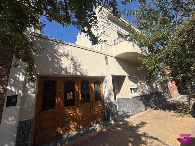 Casa en Venta 3 habitaciones, 248m² — San Martín 200
