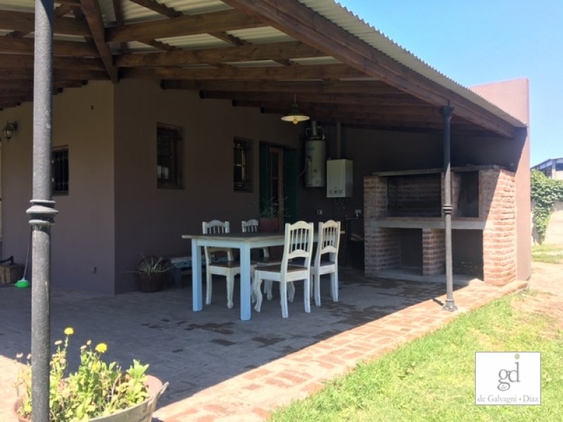 Casa 2 dorm, 185m² en Laprida 2456 con garage