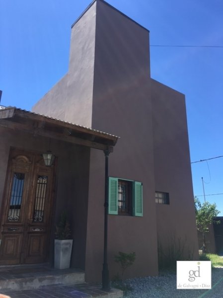 Casa 2 dorm, 185m² en Laprida 2456 con garage