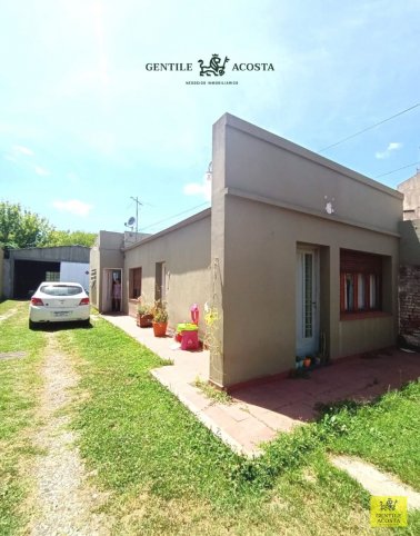 Casa 2 dorm, 165m² con galpón — Alem 49