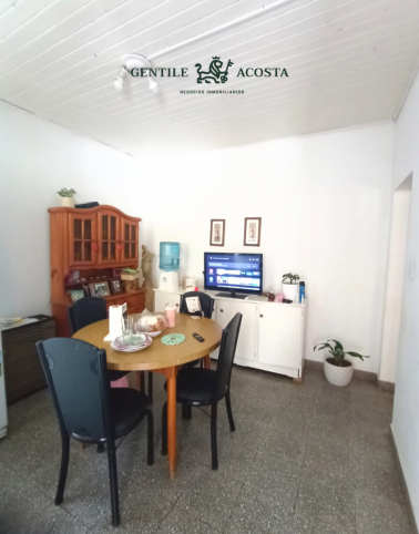 Casa 2 dorm, 165m² con galpón — Alem 49