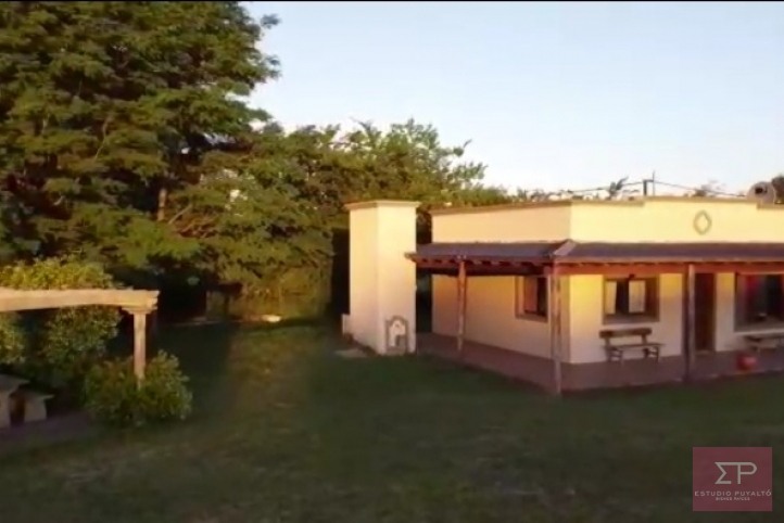 Casa quinta en zona El Paraiso, 80m², 2 dorm, 1 baño, 3 coch.