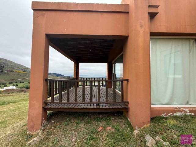 Casa 2 dorm, 96m² a refaccionar — Country Altos Aires